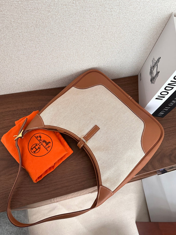 HERMÈS Trim Shoulder Bag（Gold Barenia × Canvas）｜Effortless Parisian Elegance 🤎✨