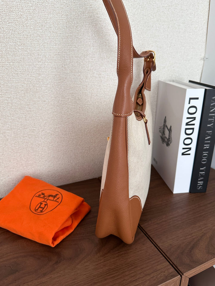 HERMÈS Trim Shoulder Bag（Gold Barenia × Canvas）｜Effortless Parisian Elegance 🤎✨