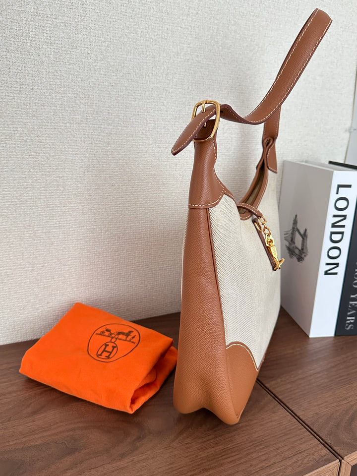 HERMÈS Trim Shoulder Bag（Gold Barenia × Canvas）｜Effortless Parisian Elegance 🤎✨