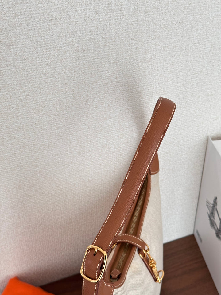 HERMÈS Trim Shoulder Bag（Gold Barenia × Canvas）｜Effortless Parisian Elegance 🤎✨