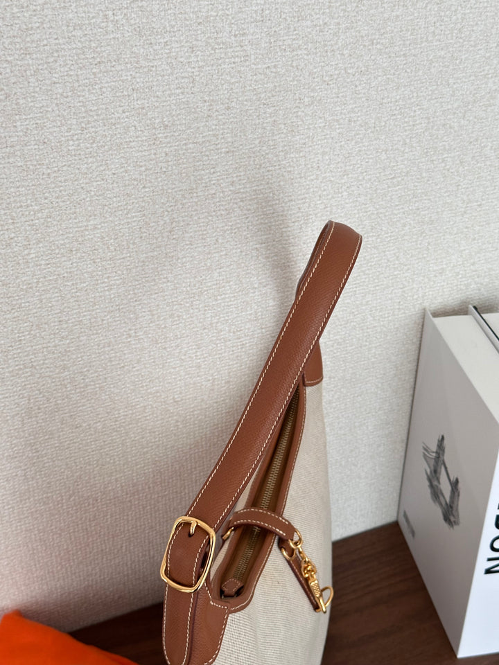 HERMÈS Trim Shoulder Bag（Gold Barenia × Canvas）｜Effortless Parisian Elegance 🤎✨