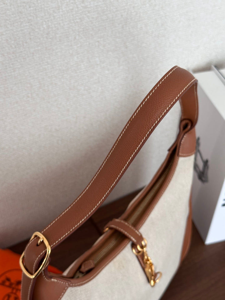 HERMÈS Trim Shoulder Bag（Gold Barenia × Canvas）｜Effortless Parisian Elegance 🤎✨