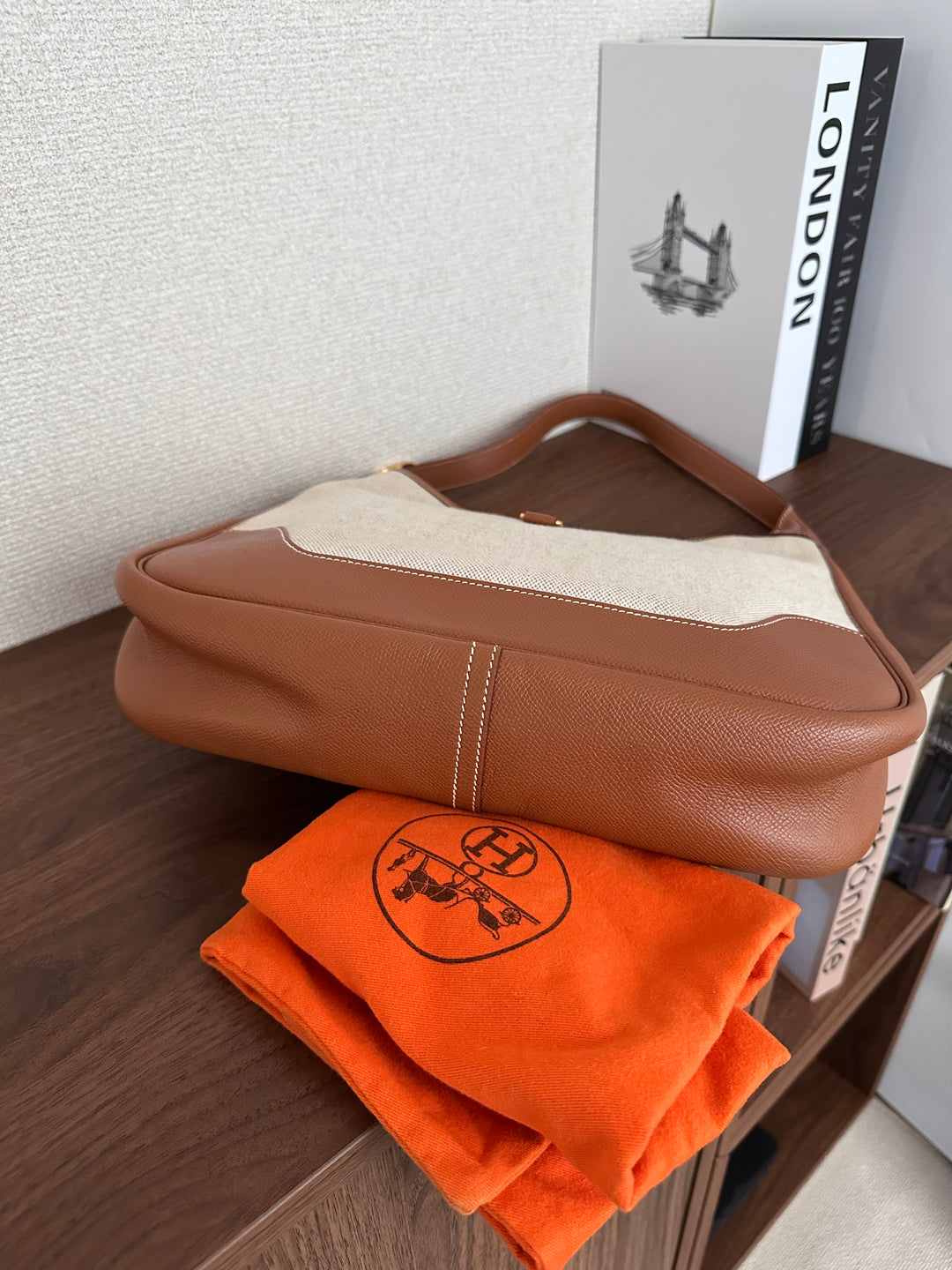HERMÈS Trim Shoulder Bag（Gold Barenia × Canvas）｜Effortless Parisian Elegance 🤎✨