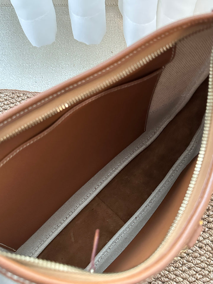 HERMÈS Trim Shoulder Bag（Gold Barenia × Canvas）｜Effortless Parisian Elegance 🤎✨