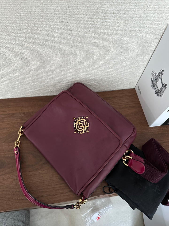 LOEWE Round Logo Hobo Bag（Burgundy Nappa Lambskin）｜Rare Small Size 🤎✨
