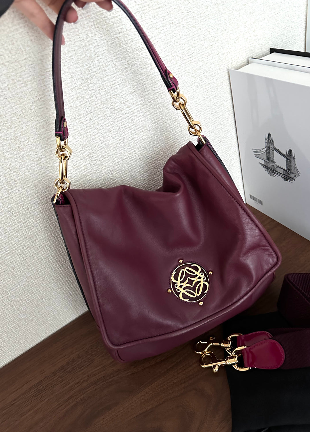 LOEWE Round Logo Hobo Bag（Burgundy Nappa Lambskin）｜Rare Small Size 🤎✨