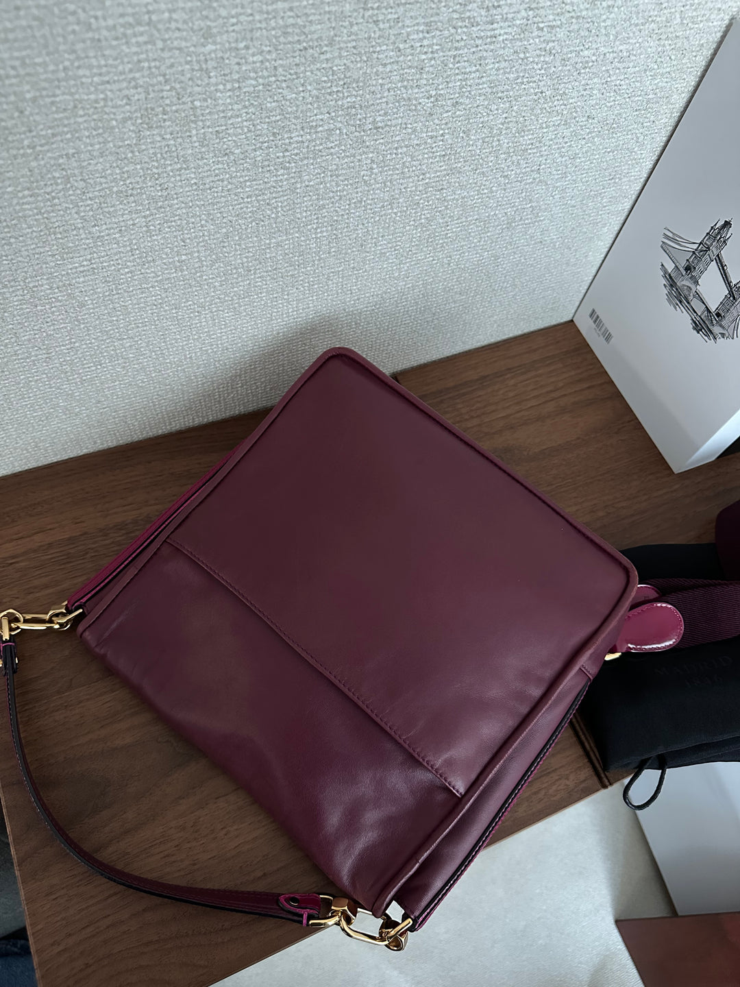 LOEWE Round Logo Hobo Bag（Burgundy Nappa Lambskin）｜Rare Small Size 🤎✨