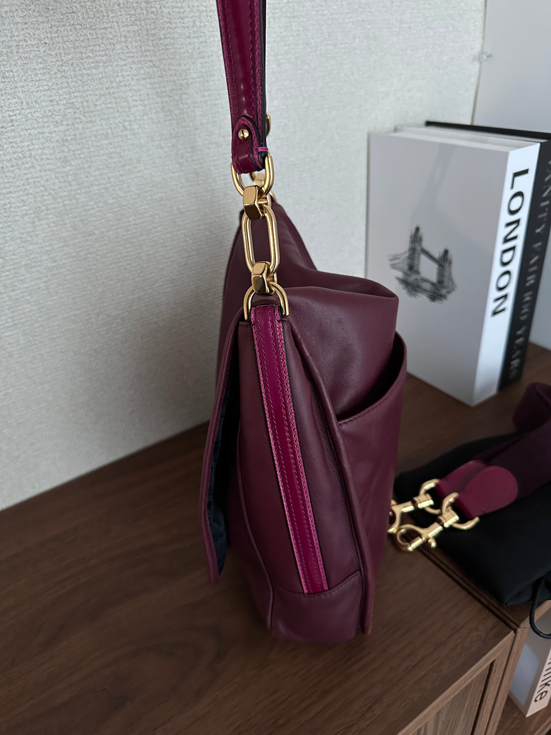 LOEWE Round Logo Hobo Bag（Burgundy Nappa Lambskin）｜Rare Small Size 🤎✨