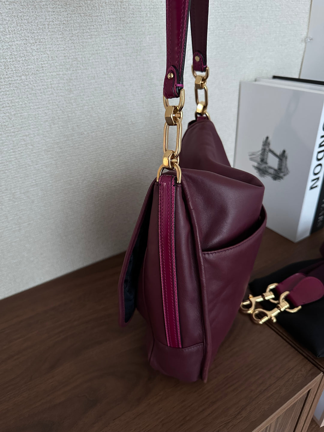 LOEWE Round Logo Hobo Bag（Burgundy Nappa Lambskin）｜Rare Small Size 🤎✨