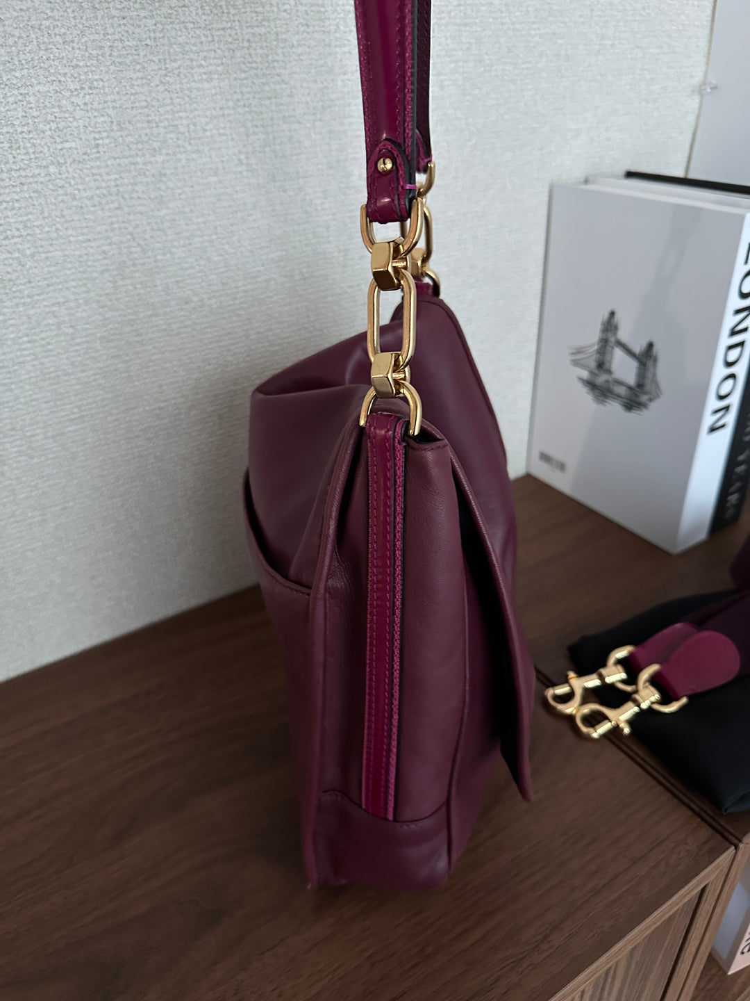 LOEWE Round Logo Hobo Bag（Burgundy Nappa Lambskin）｜Rare Small Size 🤎✨