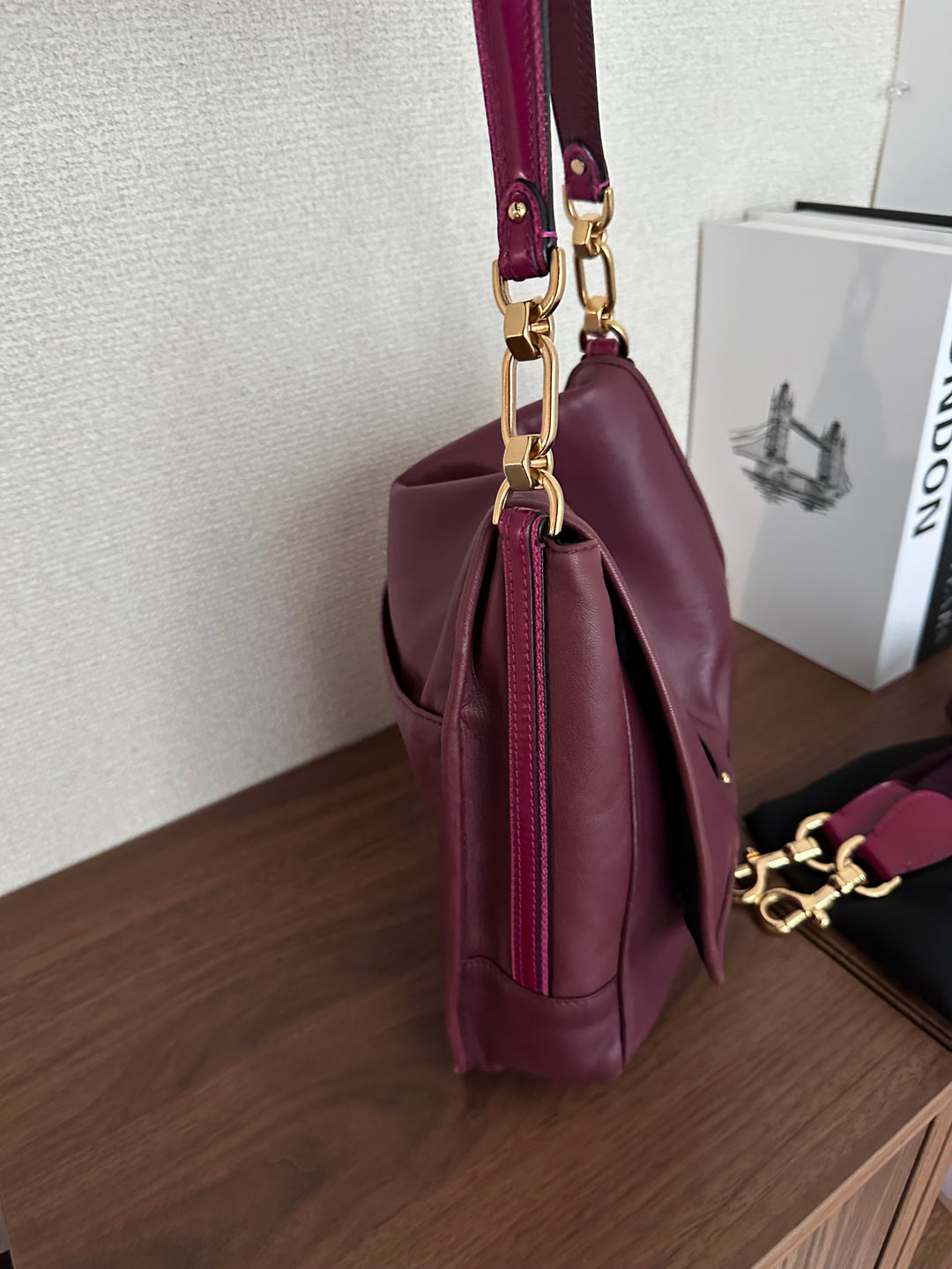 LOEWE Round Logo Hobo Bag（Burgundy Nappa Lambskin）｜Rare Small Size 🤎✨