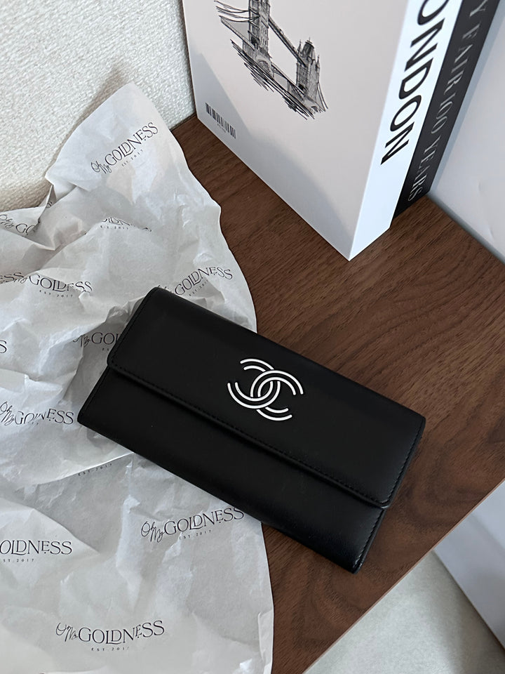 CHANEL CC Long Wallet（Black × White Logo）｜Panda Contrast Elegance 🖤🤍