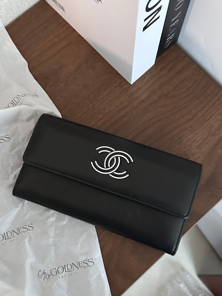CHANEL CC Long Wallet（Black × White Logo）｜Panda Contrast Elegance 🖤🤍