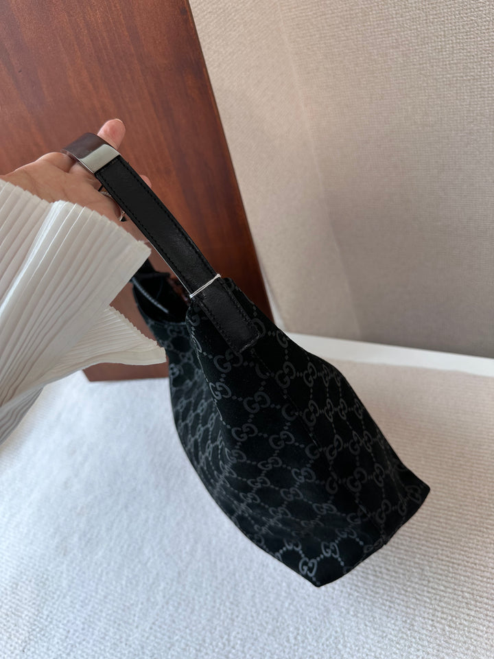 GUCCI Vintage So Black Monogram Hobo（Suede × Metal Handle）｜Monochrome Chic 🖤✨