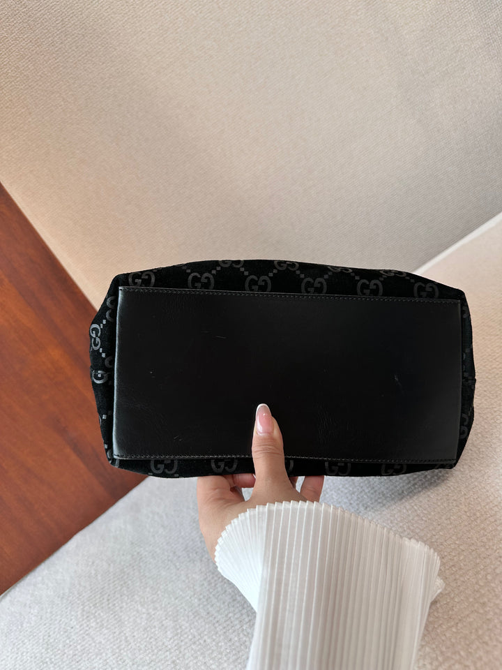 GUCCI Vintage So Black Monogram Hobo（Suede × Metal Handle）｜Monochrome Chic 🖤✨