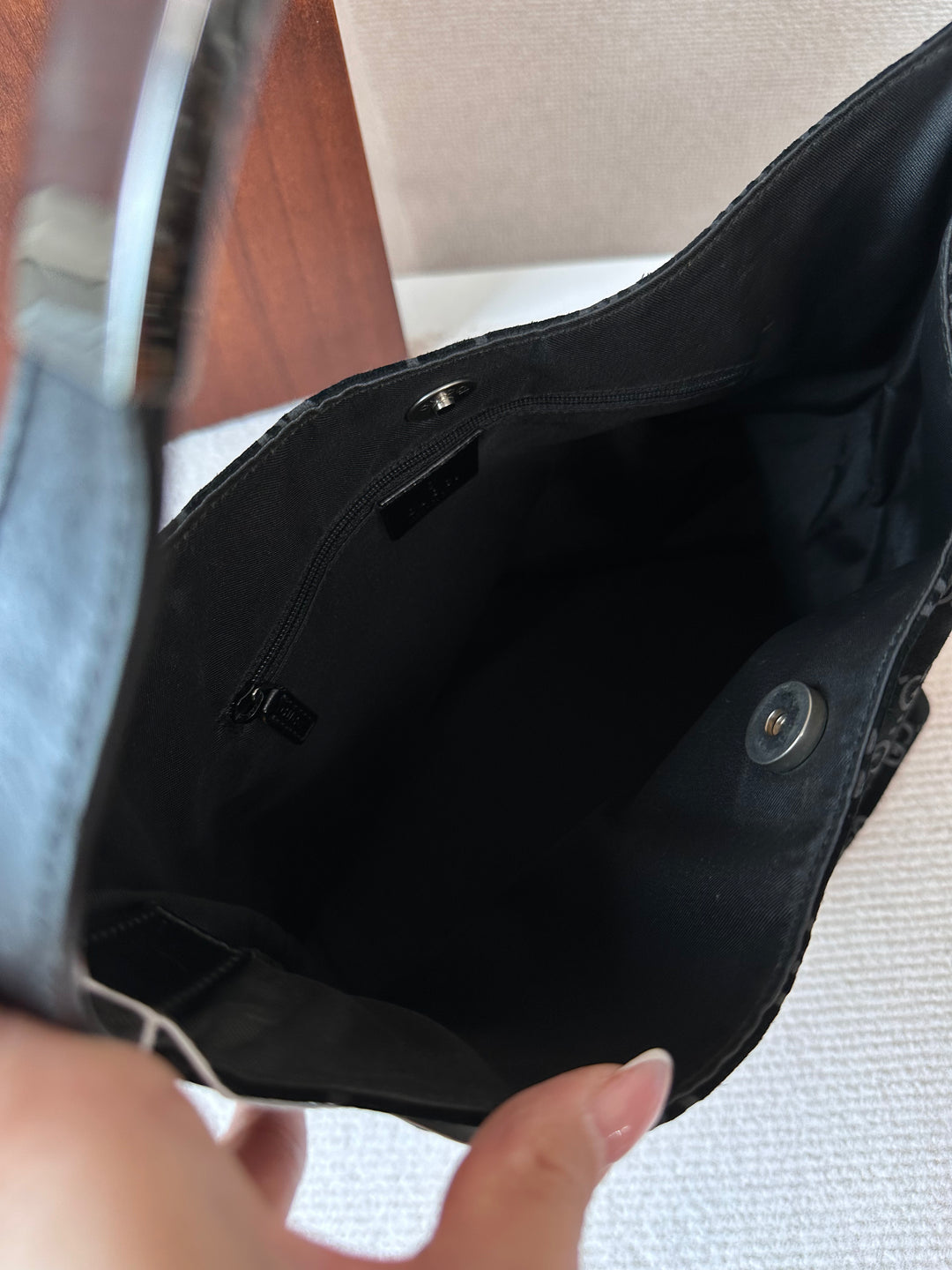GUCCI Vintage So Black Monogram Hobo（Suede × Metal Handle）｜Monochrome Chic 🖤✨