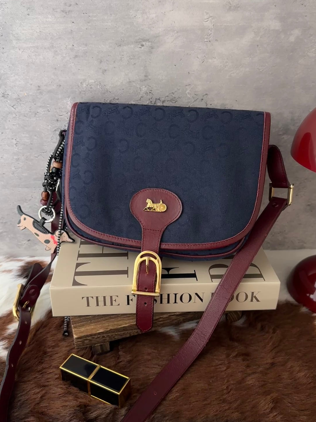 CELINE Vintage Carriage Saddle Bag ❤️💙｜Signature Carriage Monogram × Burgundy Leather Trims × Adjustable Shoulder Strap