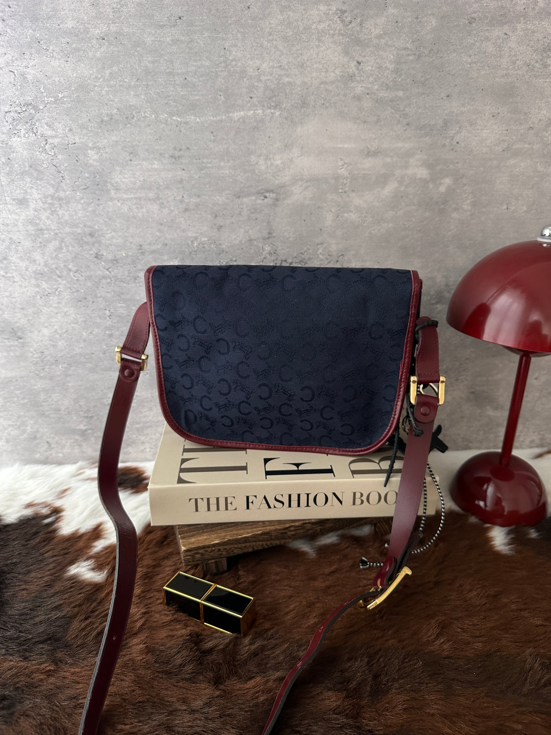 CELINE Vintage Carriage Saddle Bag ❤️💙｜Signature Carriage Monogram × Burgundy Leather Trims × Adjustable Shoulder Strap