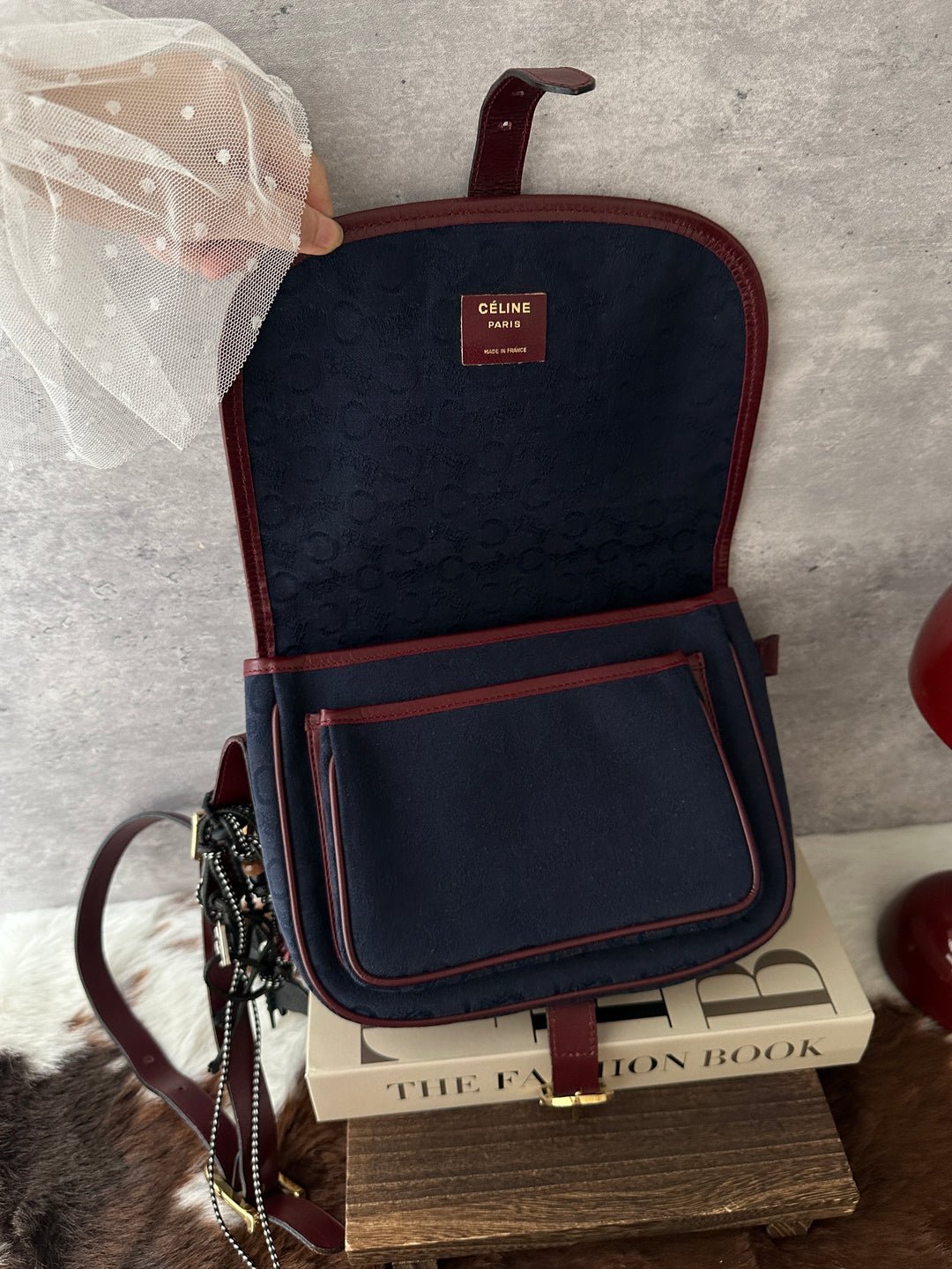 CELINE Vintage Carriage Saddle Bag ❤️💙｜Signature Carriage Monogram × Burgundy Leather Trims × Adjustable Shoulder Strap