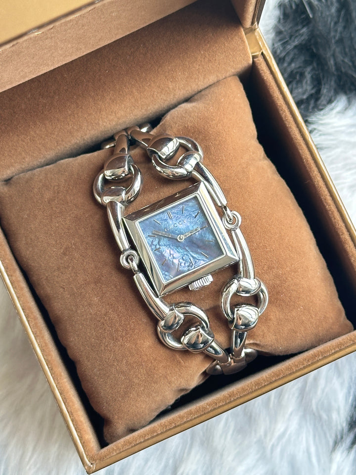 Gucci Horsebit Bracelet Watch ✨｜Purple-Blue Mother-of-Pearl Dial × Sculptural Horsebit Links × Vintage Statement Design