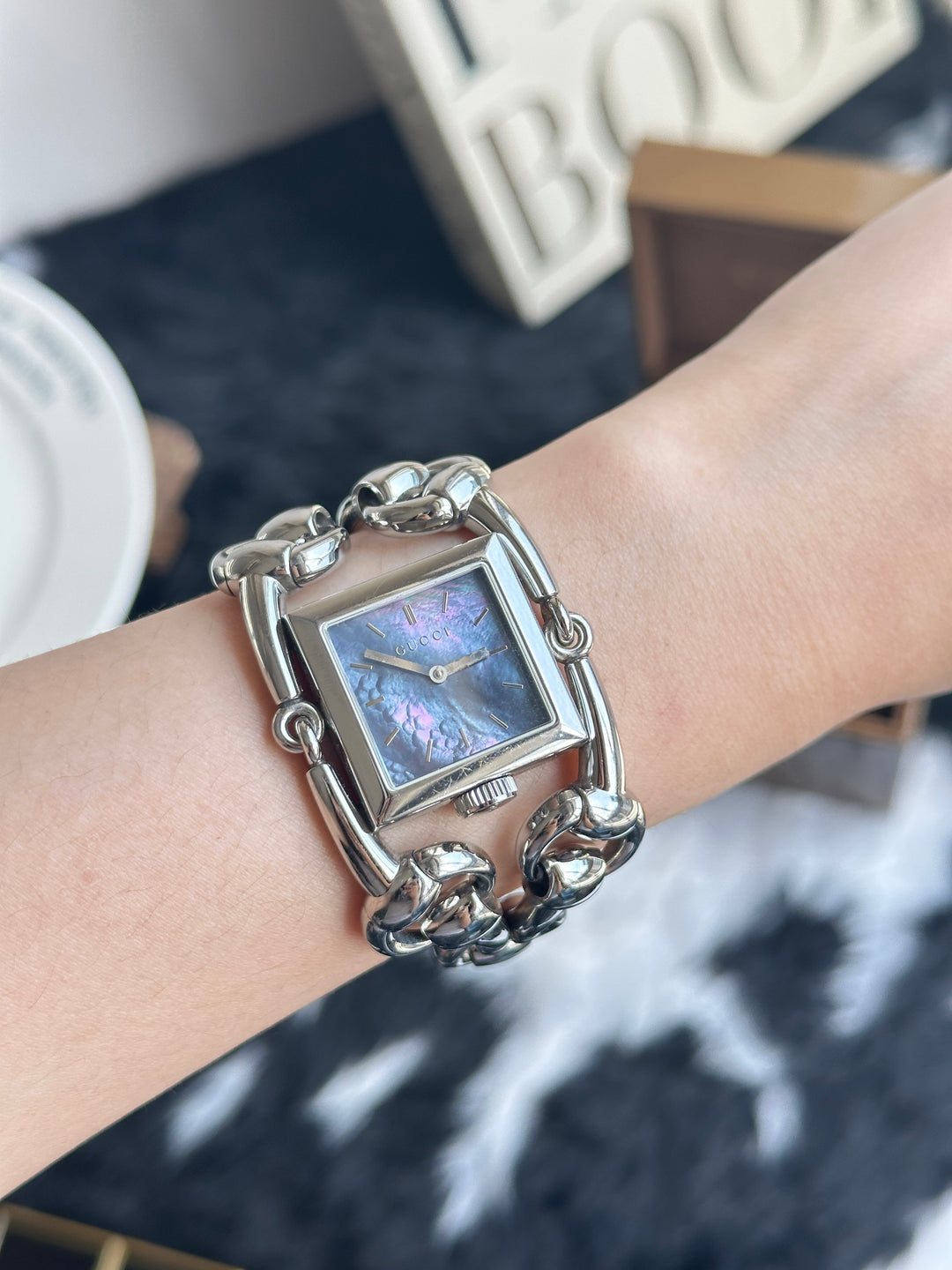 Gucci Horsebit Bracelet Watch ✨｜Purple-Blue Mother-of-Pearl Dial × Sculptural Horsebit Links × Vintage Statement Design