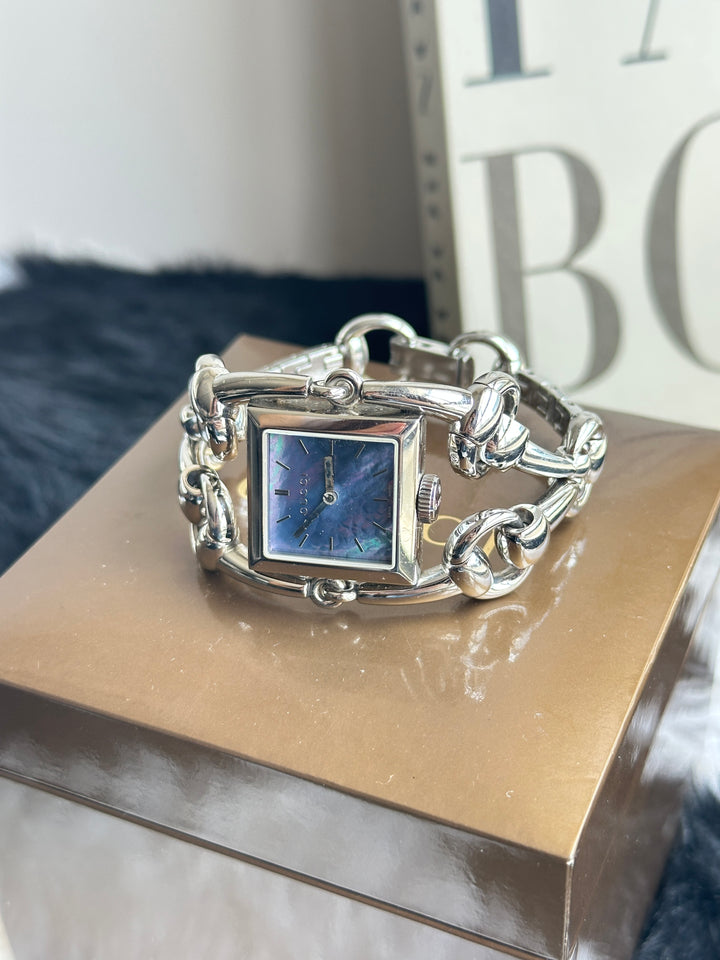 Gucci Horsebit Bracelet Watch ✨｜Purple-Blue Mother-of-Pearl Dial × Sculptural Horsebit Links × Vintage Statement Design