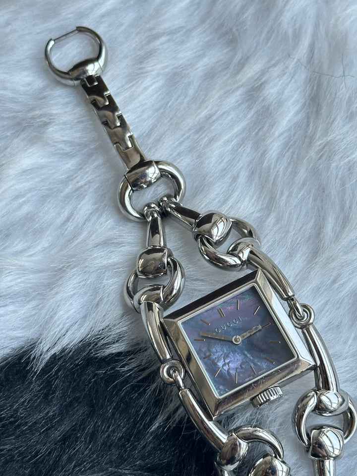 Gucci Horsebit Bracelet Watch ✨｜Purple-Blue Mother-of-Pearl Dial × Sculptural Horsebit Links × Vintage Statement Design