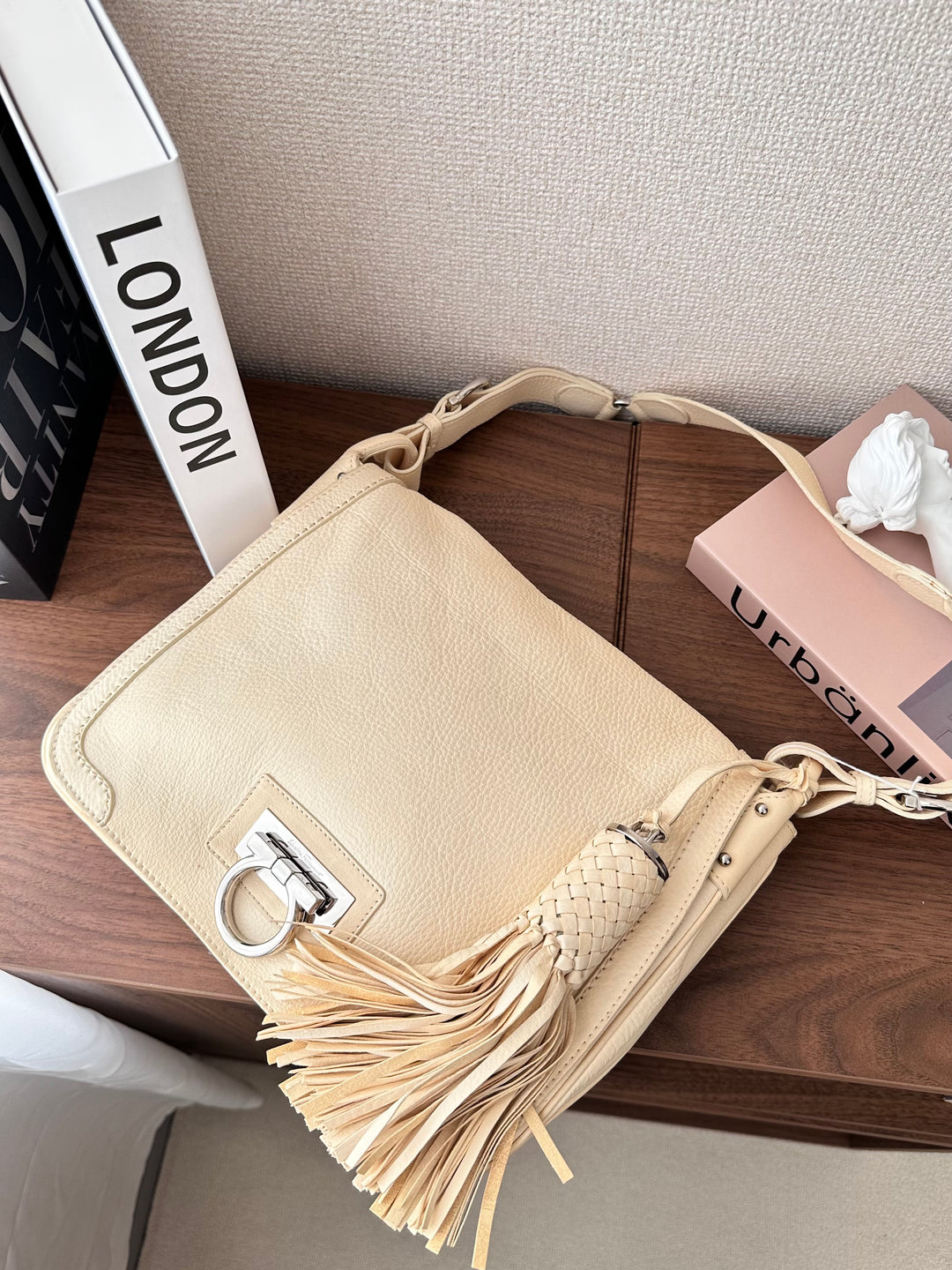 Salvatore Ferragamo Cream Tassel Gancini Shoulder Bag（Calfskin × Silver Hardware）｜Timeless Elegance 🍨✨