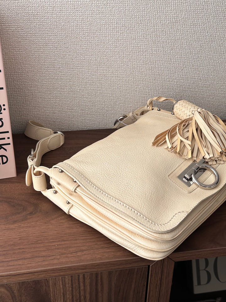 Salvatore Ferragamo Cream Tassel Gancini Shoulder Bag（Calfskin × Silver Hardware）｜Timeless Elegance 🍨✨