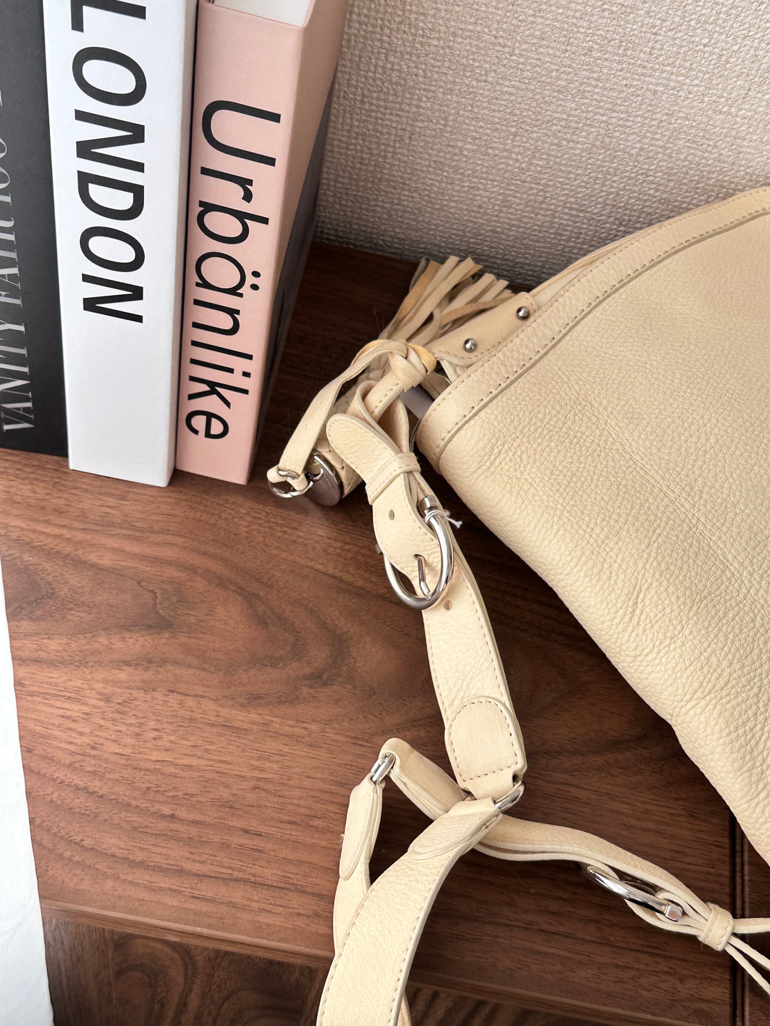 Salvatore Ferragamo Cream Tassel Gancini Shoulder Bag（Calfskin × Silver Hardware）｜Timeless Elegance 🍨✨