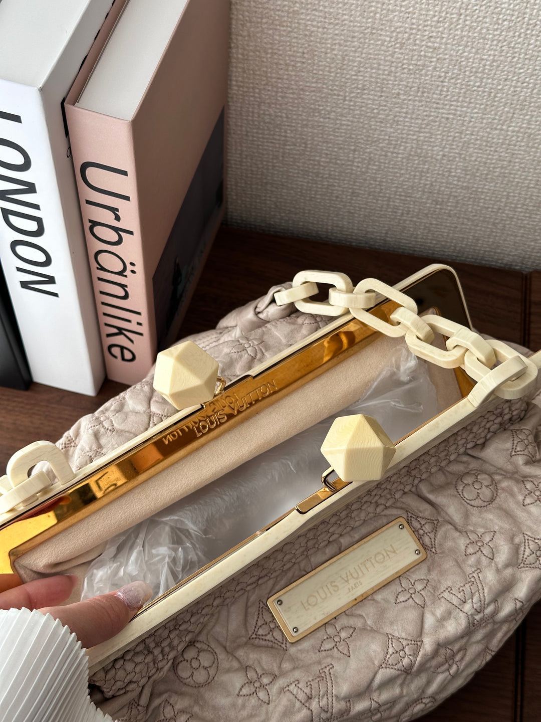 LOUIS VUITTON Dusty Cream Quilted Cloud Clutch Bag｜Ethereal Rarity ☁️✨