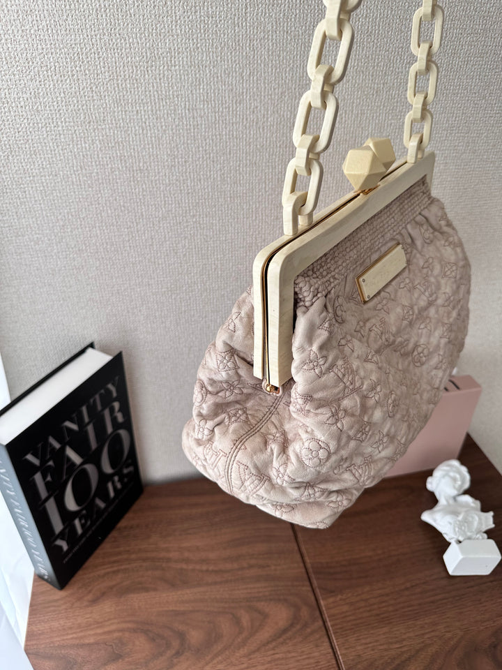 LOUIS VUITTON Dusty Cream Quilted Cloud Clutch Bag｜Ethereal Rarity ☁️✨