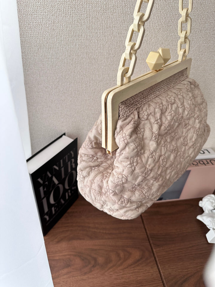 LOUIS VUITTON Dusty Cream Quilted Cloud Clutch Bag｜Ethereal Rarity ☁️✨