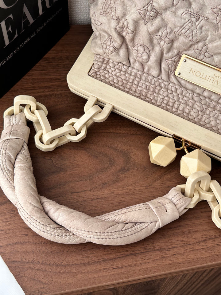 LOUIS VUITTON Dusty Cream Quilted Cloud Clutch Bag｜Ethereal Rarity ☁️✨