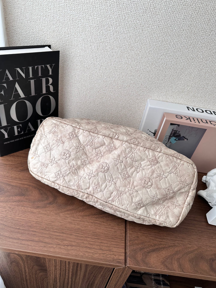 LOUIS VUITTON Dusty Cream Quilted Cloud Clutch Bag｜Ethereal Rarity ☁️✨