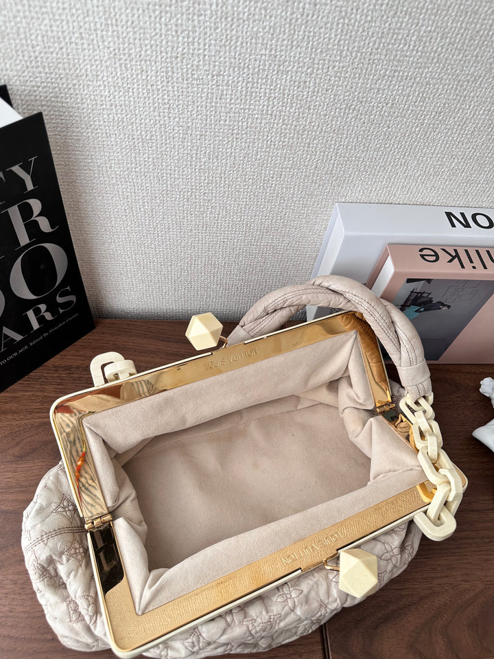 LOUIS VUITTON Dusty Cream Quilted Cloud Clutch Bag｜Ethereal Rarity ☁️✨