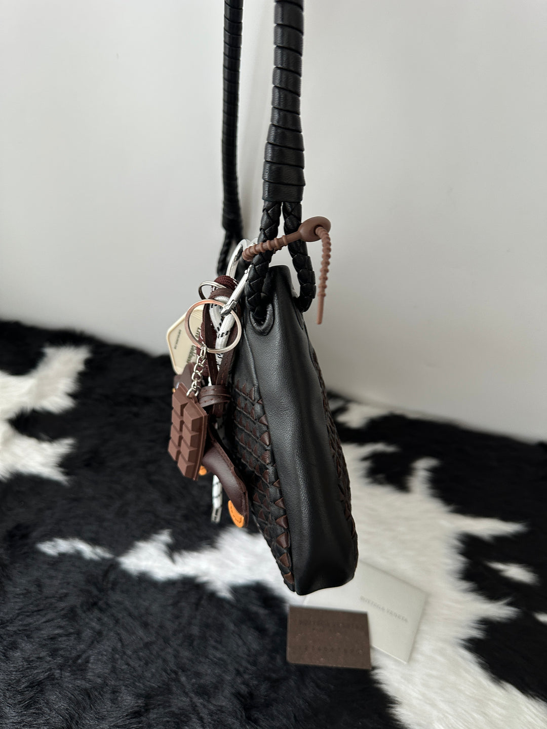 BOTTEGA VENETA 🤎🖤 Special Woven Hobo｜Soft Lambskin Texture × Unique Pattern Weave × Chic Everyday Silhouette