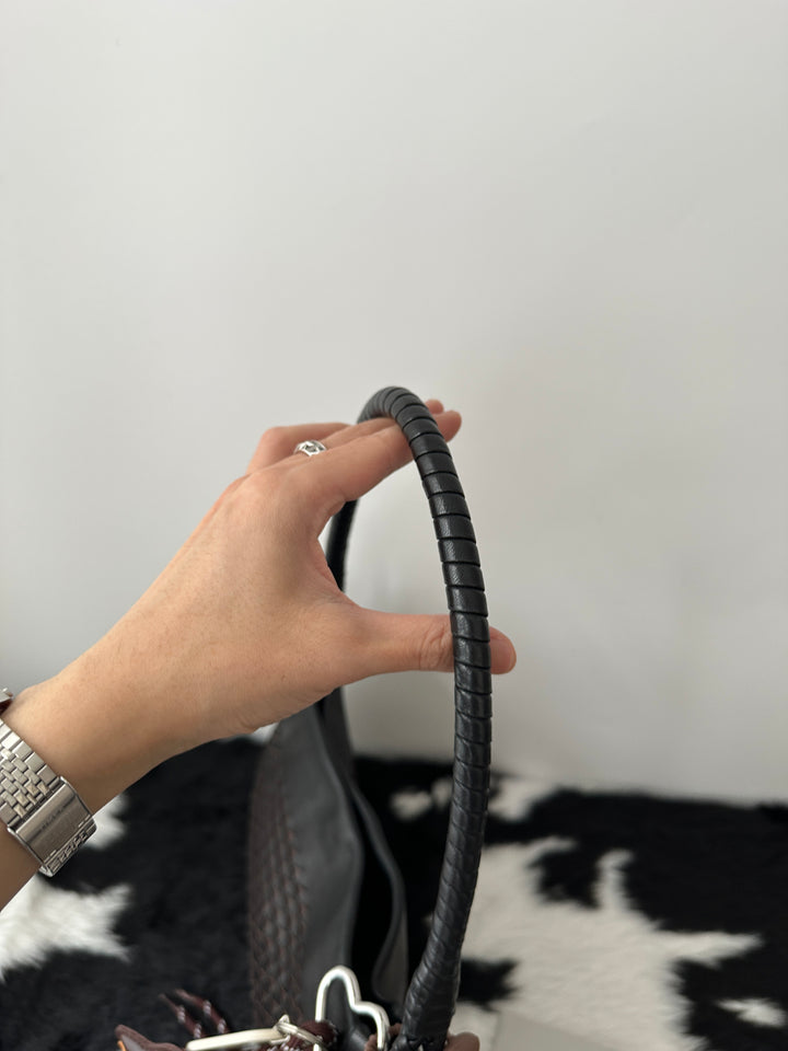 BOTTEGA VENETA 🤎🖤 Special Woven Hobo｜Soft Lambskin Texture × Unique Pattern Weave × Chic Everyday Silhouette