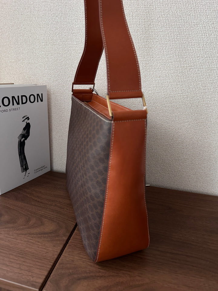 CELINE Macadam Hobo Bag 🤎✨ Classic & Practical