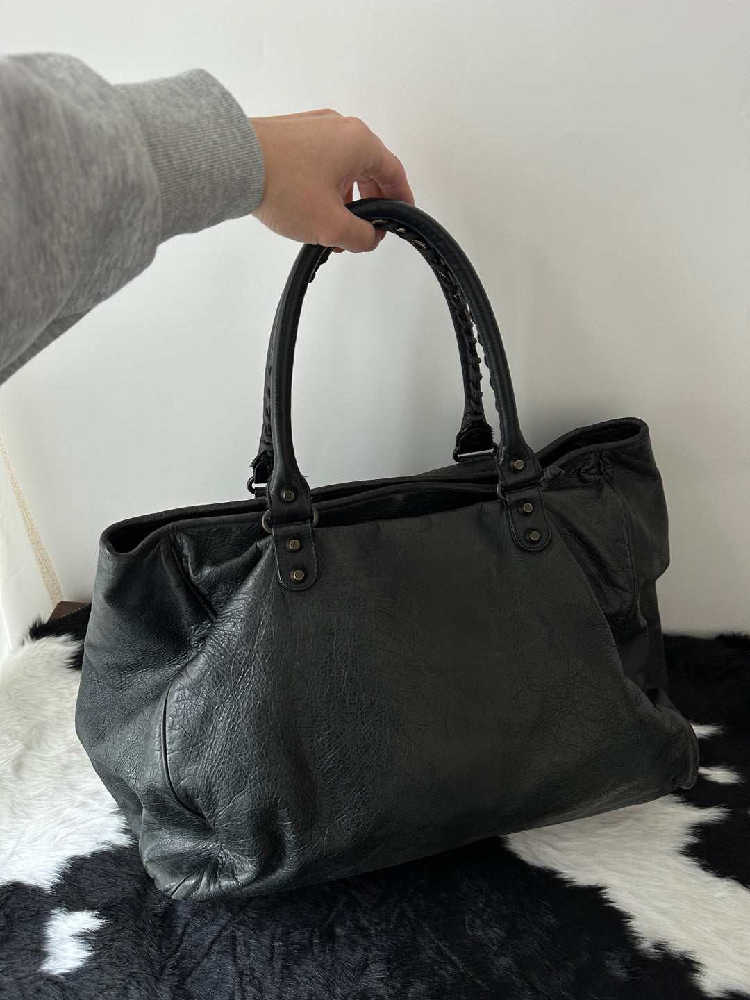 BALENCIAGA 🖤 Le City Bag (Giant Hardware)｜Iconic Moto Style × Soft Distressed Leather × Celebrity-Favorite Revival