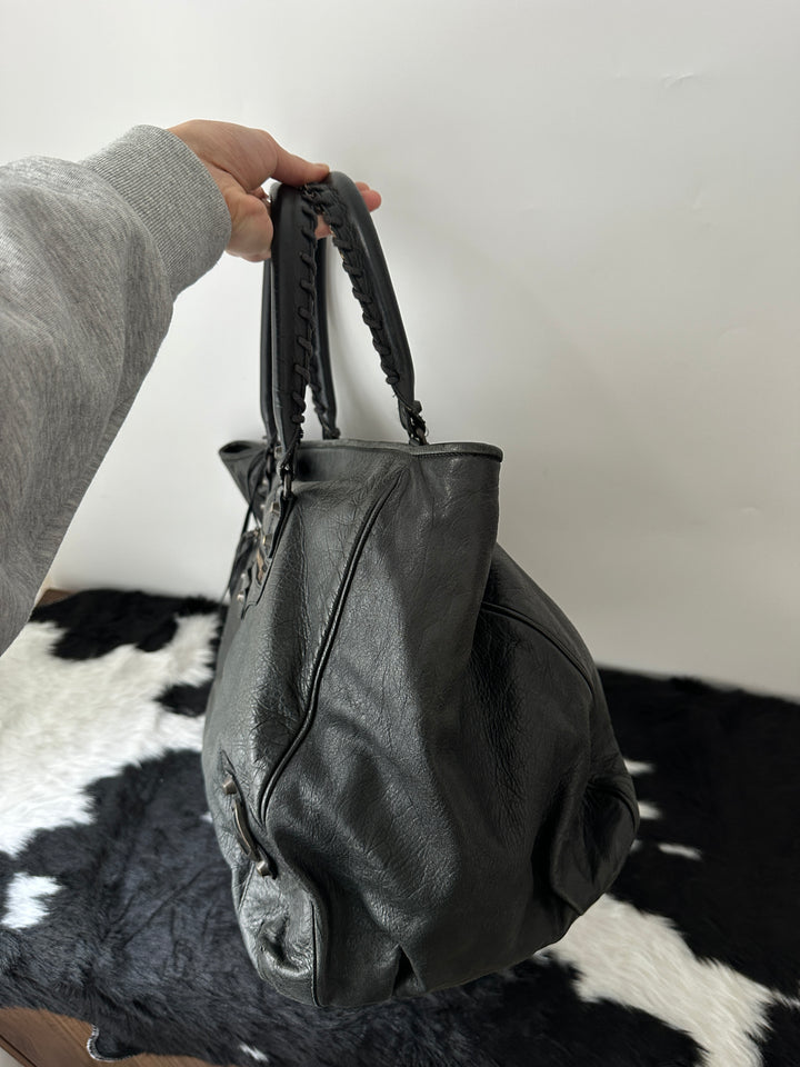 BALENCIAGA 🖤 Le City Bag (Giant Hardware)｜Iconic Moto Style × Soft Distressed Leather × Celebrity-Favorite Revival
