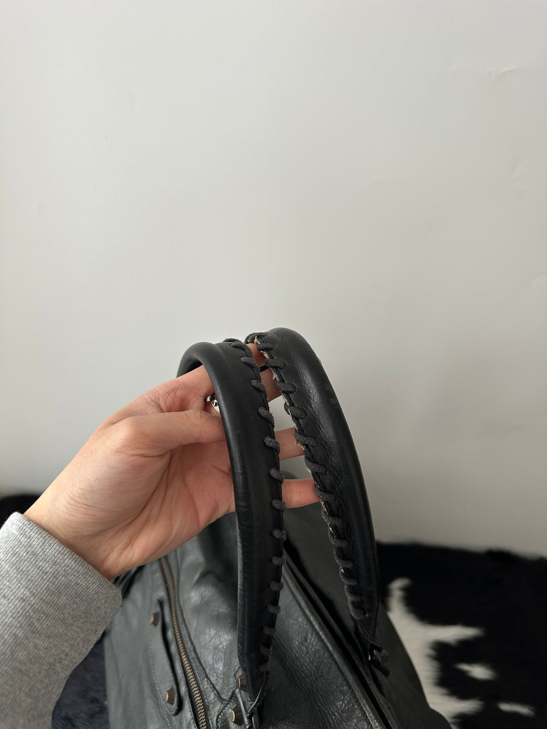 BALENCIAGA 🖤 Le City Bag (Giant Hardware)｜Iconic Moto Style × Soft Distressed Leather × Celebrity-Favorite Revival