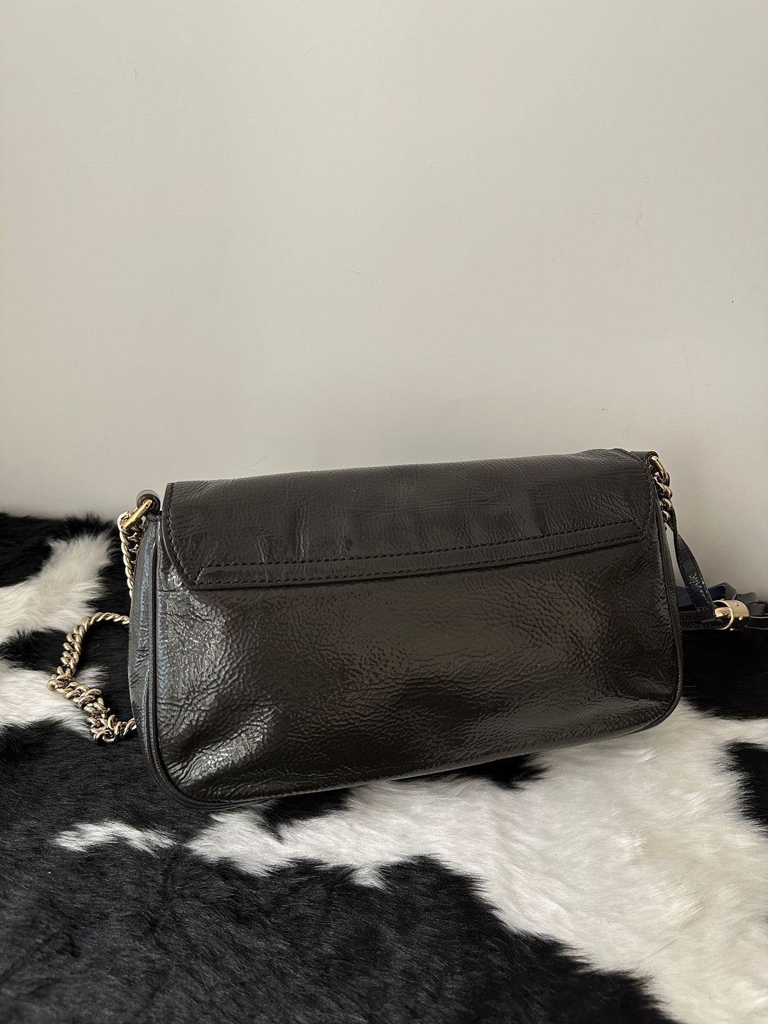 GUCCI 🖤 Leather Tassel Chain Bag｜Glossy Waxed Leather × Chic Chain Detail × Effortless Day-to-Night Style