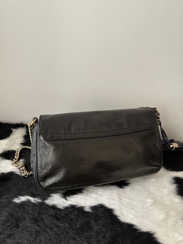 GUCCI 🖤 Leather Tassel Chain Bag｜Glossy Waxed Leather × Chic Chain Detail × Effortless Day-to-Night Style