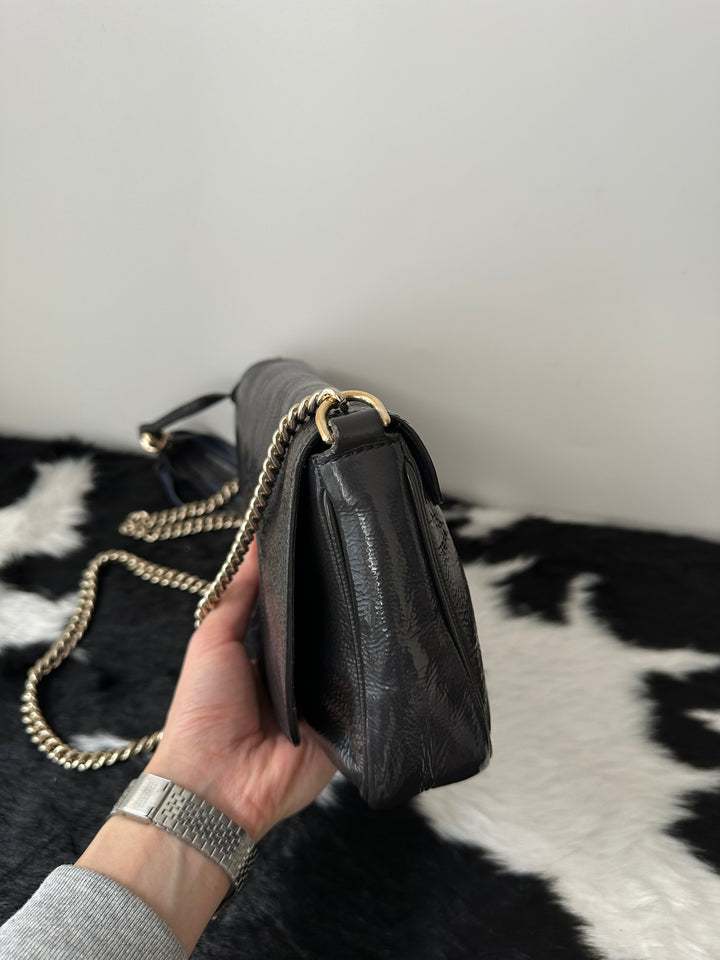 GUCCI 🖤 Leather Tassel Chain Bag｜Glossy Waxed Leather × Chic Chain Detail × Effortless Day-to-Night Style