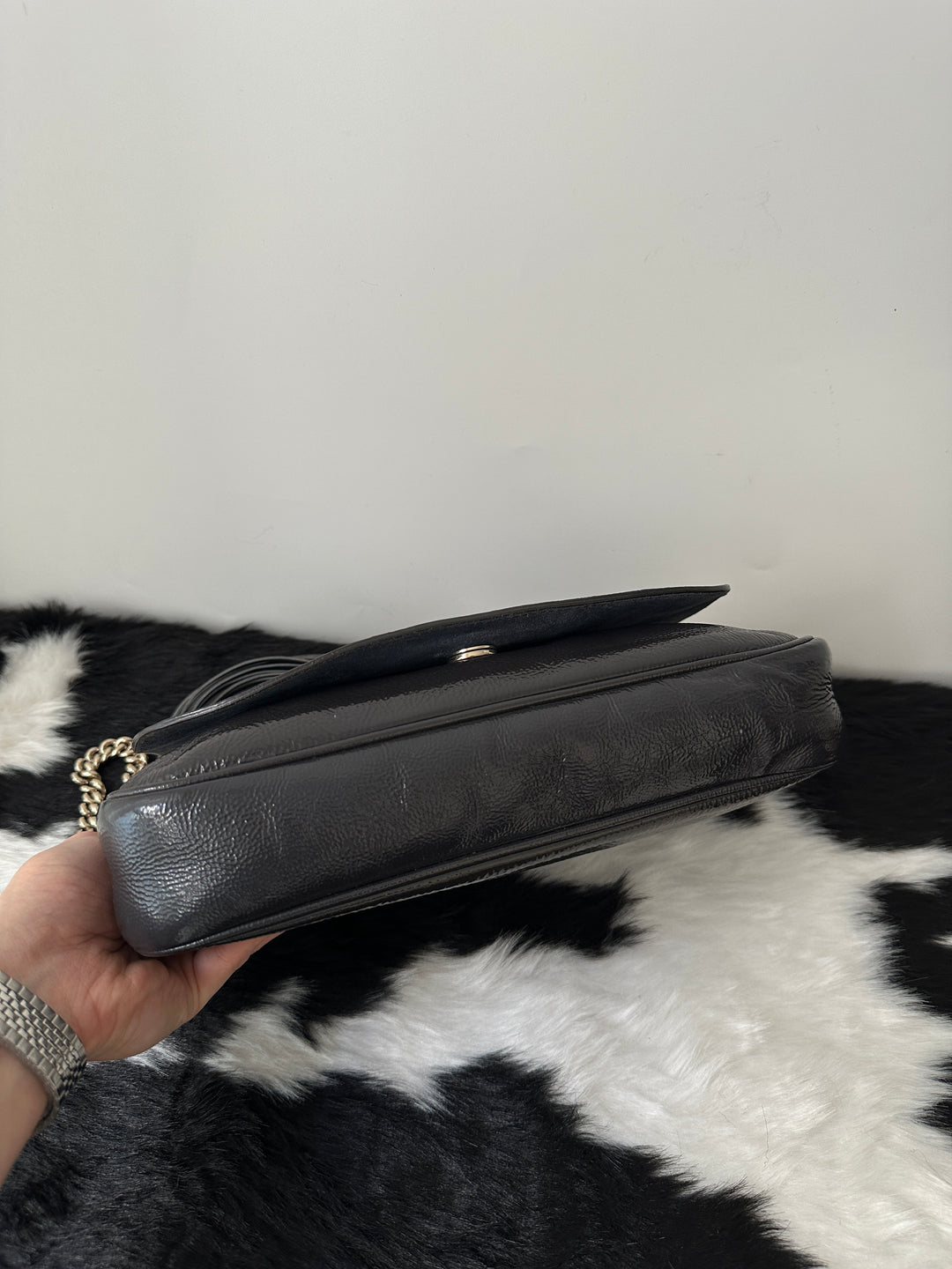 GUCCI 🖤 Leather Tassel Chain Bag｜Glossy Waxed Leather × Chic Chain Detail × Effortless Day-to-Night Style