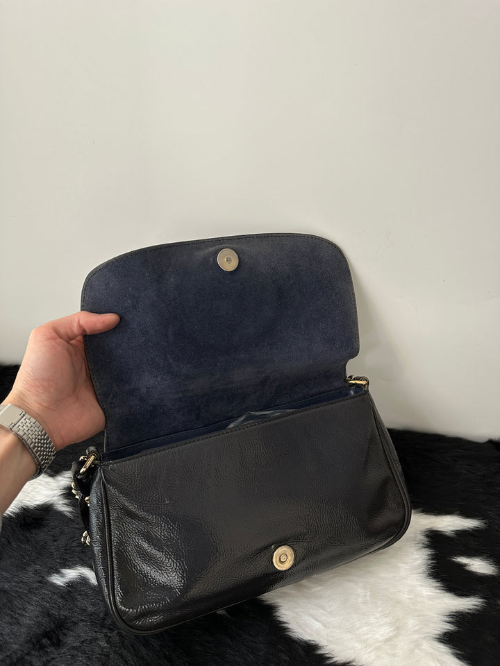 GUCCI 🖤 Leather Tassel Chain Bag｜Glossy Waxed Leather × Chic Chain Detail × Effortless Day-to-Night Style