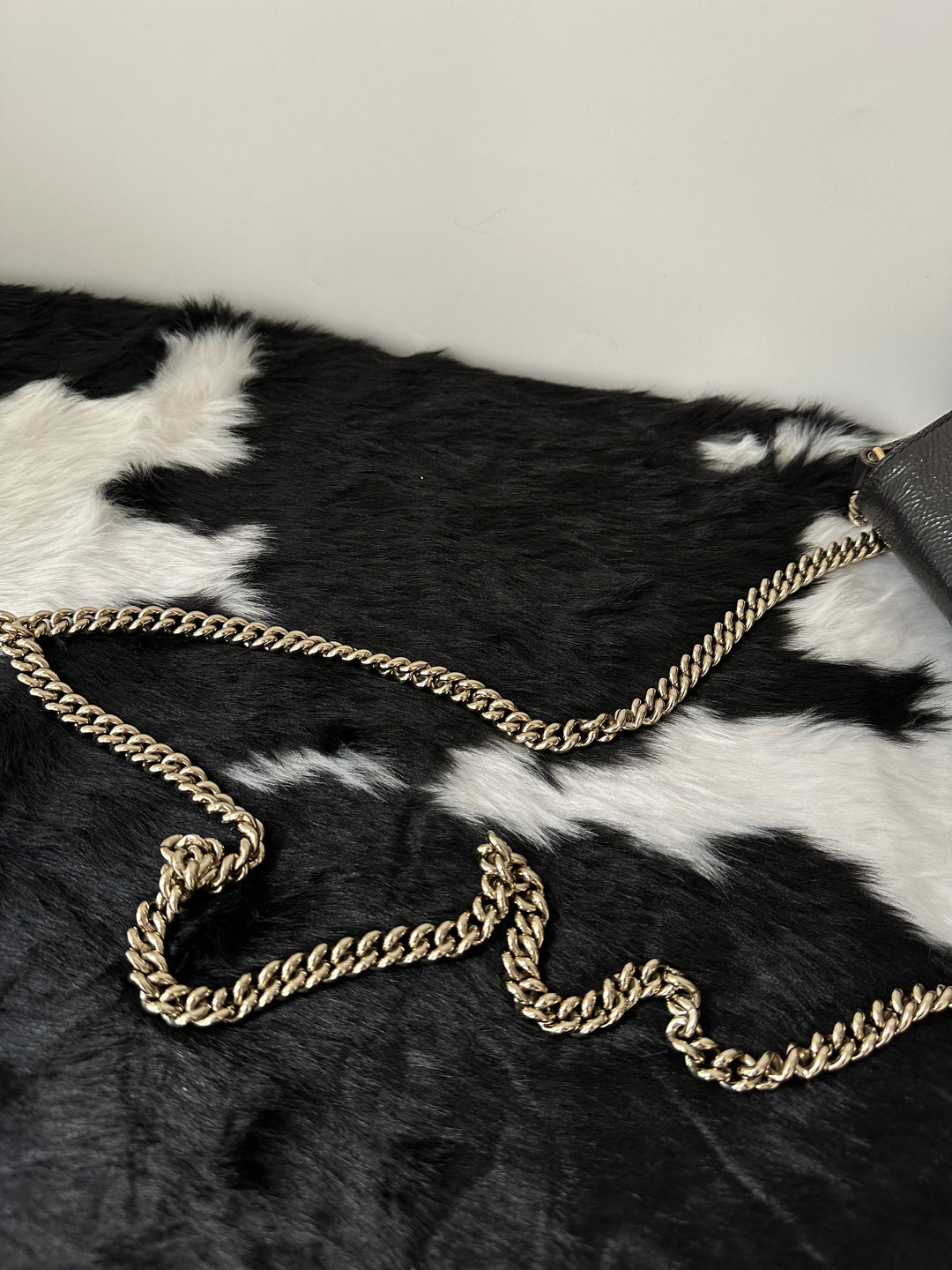 GUCCI 🖤 Leather Tassel Chain Bag｜Glossy Waxed Leather × Chic Chain Detail × Effortless Day-to-Night Style