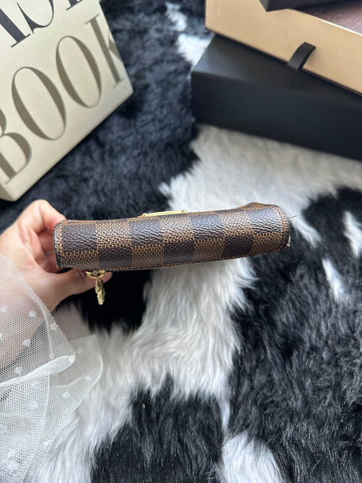 Louis Vuitton Damier Ebene Press-Lock Compact Wallet 🤎｜Vintage Gold Clasp × Red Leather Interior × Compact Organisation