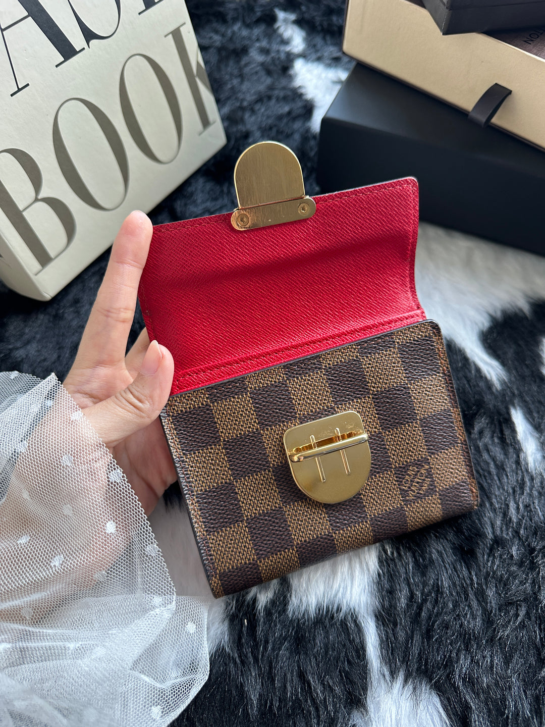 Louis Vuitton Damier Ebene Press-Lock Compact Wallet 🤎｜Vintage Gold Clasp × Red Leather Interior × Compact Organisation